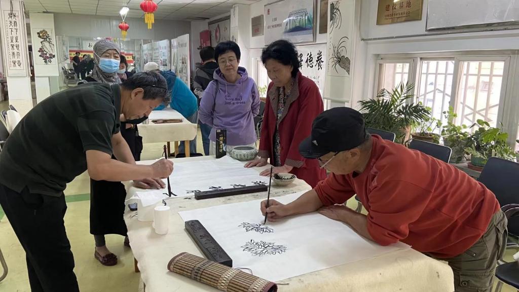 兰化25街区社区开展“喜迎二十大 丹青绘清廉”主题文艺活动
